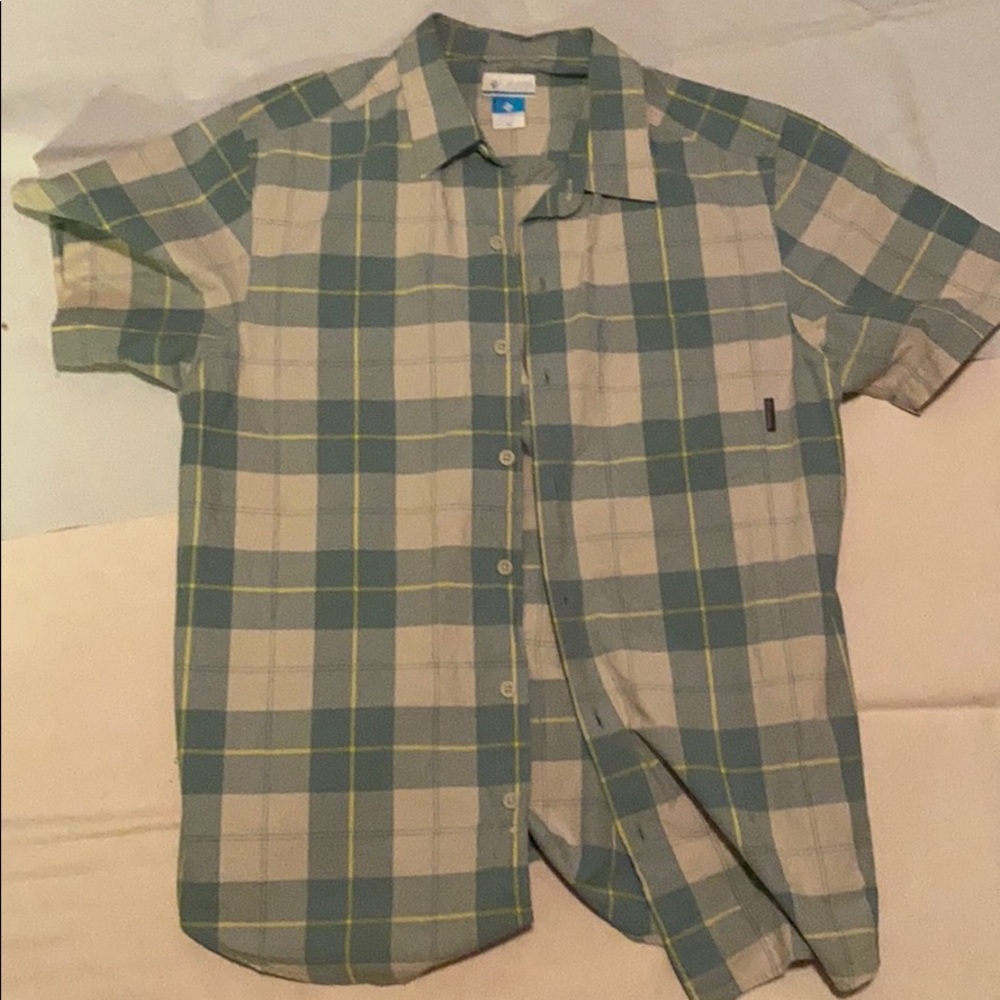 Columbia Medium plaid blue button shirt NWOT